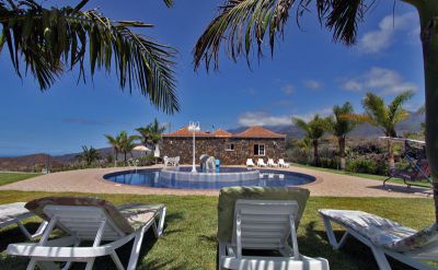 Ferienhaus La Palma Pool mit Terrasse und Sonnenliegen P-145