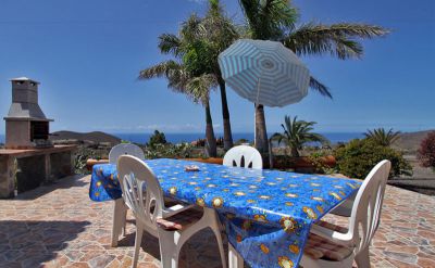 Ferienhaus La Palma Terrasse mit Esstisch P-145