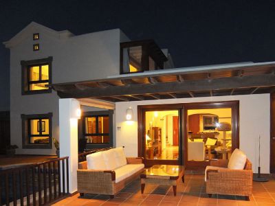 Villa Lanzarote Terrasse mit Abendbeleuchtung L-025 