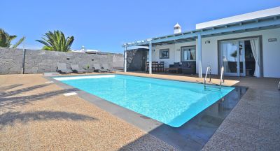 Villa  in Playa Blanca L-023 mit beheiztem Pool und Hausansich