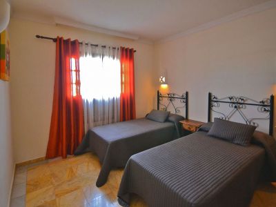 Lanzarote kleine Villa Schlafzimmer mit Einzelbetten L-021