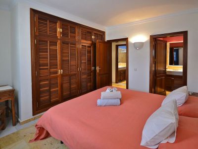 Lanzarote kleine Villa Schlafzimmer mit Doppelbett L-021