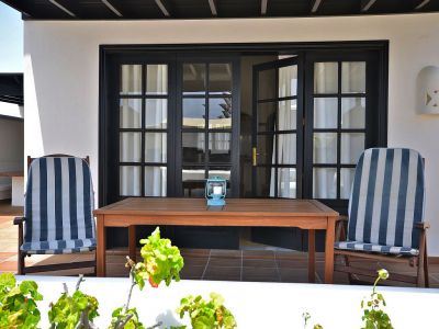 Lanzarote kleine Villa überdachte Terrasse L-021