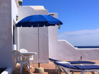 Lanzarote - Ferienwohnung für FKK Terrasse mit Gartenmöbeln Meer L-166