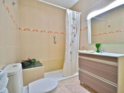 Ferienwohnung F-004 Bad mit Dusche 