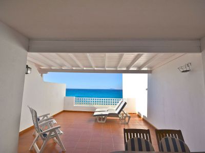 Ferienwohnung am Strand in Playa Blanca / F-004 Terrasse mit Meerblick