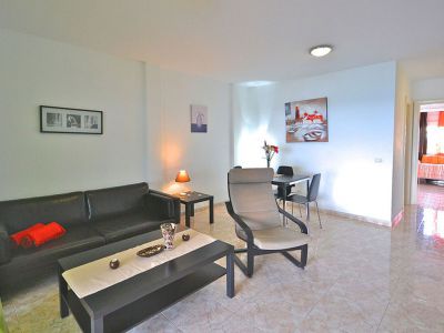 Ferienwohnung F-004 Wohnraum mit Couch