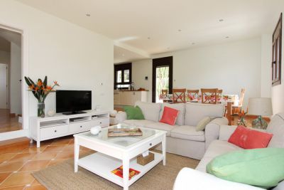 Teneriffa Ferienhaus Wohnraum mit Couchekce und TV TFS-043