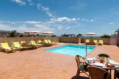 Villa mit Pool und Jacuzzi Gran Canaria G-100 Terrasse mit Sonnenliegen