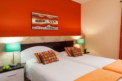 G-100 Moderne Villa Gran Canaria Schlafzimmer mit Einzelbetten in Gelb