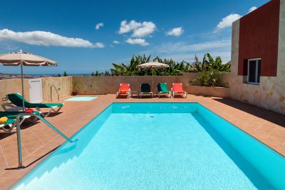 G-099 Moderne Villa Gran Canaria Pool mit Sonnenliegen