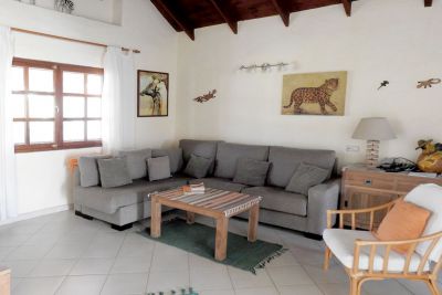 Wohnraum mit Couch Ferienhaus Caleta de Fuste F-212