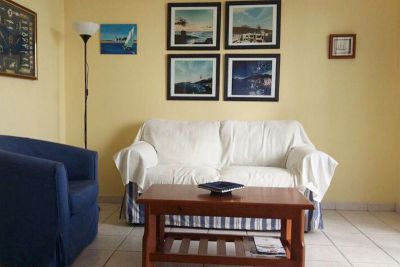 LANZAROTE Ferienhaus am Meer / Wohnraum mit Couch