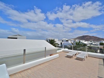 L-020 Playa Blanca Dachterrasse mit Sonnenliegen