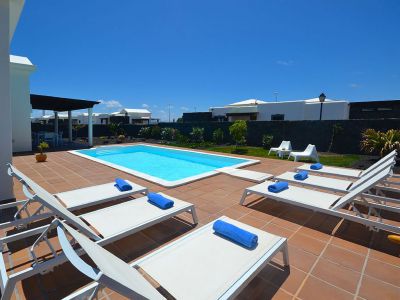 Villa Playa Blanca / 6 Sonnenliegen und Pool L-020