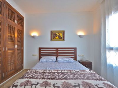 L-020 Playa Blanca Schlafzimmer mit Doppelbett Bild 1