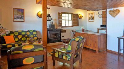 Ferienhaus La Palma Wohnraum mit Couch P-222