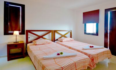 L-026 Villa Playa Blanca Schlafzimmer mit Einzelbetten