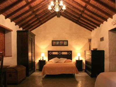 Finca Gran Canaria G007 - Schlafzimmer mit Holzbalkendecke
