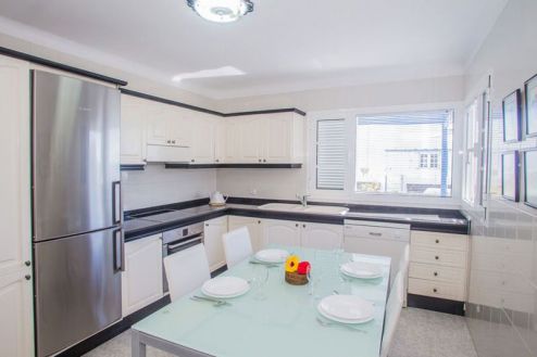 Ferienhaus Lanzarote L-192 / Einbauküche mit Kühlgefrierkombi