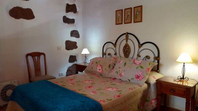 G-136 Finca Gran Canaria Schlafzimmer mit Doppelbett Bild 2