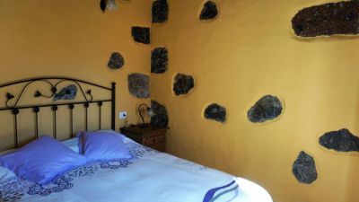 Finca P-202 Schlafzimmer mit Doppelbett Bild 3