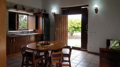 El Hierro Finca H-053 - Küche mit offener Haustür
