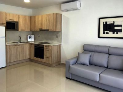 Ferienwohnung G-031 Puerto Mogan - Wohnraum mit Couch Bild 2