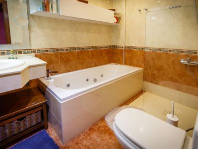 Ferienwohnung G-152 - Bad mit Dusche und Wanne