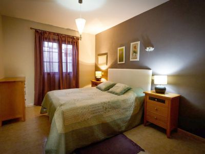 Ferienwohnung G-152 - Schlafzimmer mit Doppelbett Bild 2