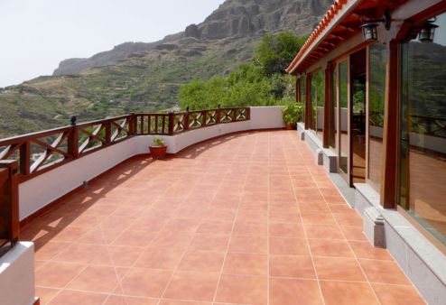 Gran Canaria Finca zum Wandern - Terrasse mit Fensterfront