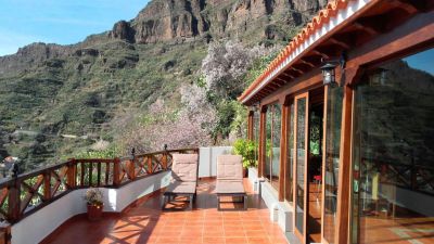 Gran Canaria Finca zum Wandern - Terrasse mit Sonnenliegen