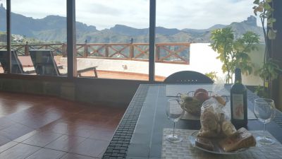 Gran Canaria Finca zum Wandern - Terrasse mit Tisch