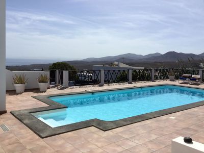 Villa bei Puerto Calero - Pool mit Terrasse Bild 3