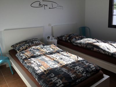 Schlafzimmer mit Einzelbetten 1