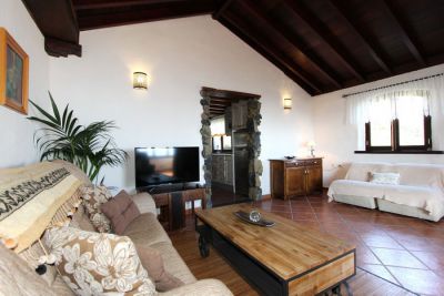 Finca Teneriffa Nord TFN-166 - Wohnraum mit Couch Bild 3