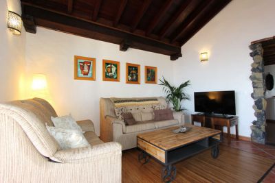 Finca Teneriffa Nord TFN-166 - Wohnraum mit Couch Bild 2