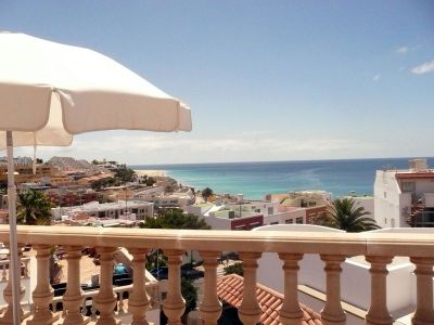 Private Ferienwohnung Morro Jable / Terrasse mit Sonnenschirm F-012