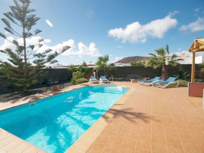 Ferienhaus in Playa Blanca - beheizter Pool und Sonnenliegen