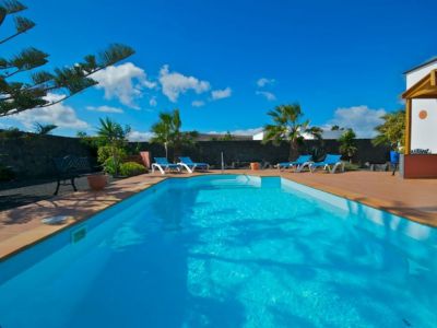 Ferienhaus in Playa Blanca - beheizter Pool Gesamtansicht