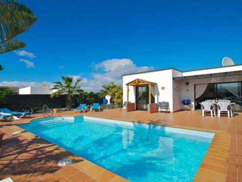 Ferienhaus in Playa Blanca - beheizter Pool und Terrasse