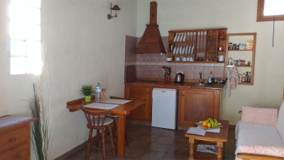 Wohnung 2 Wohnküche mit Kühlschrank