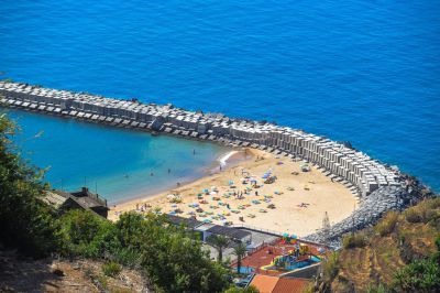 Der Strand von Calheta