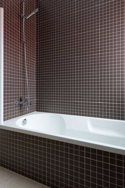 Bad mit Duschbadewanne