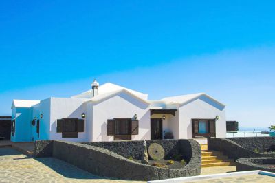 L-104 Villa Lanzarote Hausansicht von Vorne