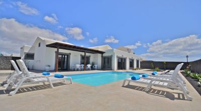 Villa mit beheiztem Pool Playa Blanca / Pool mit Sonnenliegen L-019