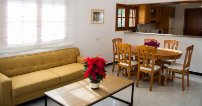 Große Ferienwohnung G-014 Wohnraum mit Couch