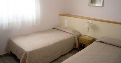 Schlafzimmer 2 mit Einzelbetten rechts