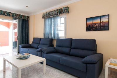 Villa G-098 Wohnzimmer mit großer Couch