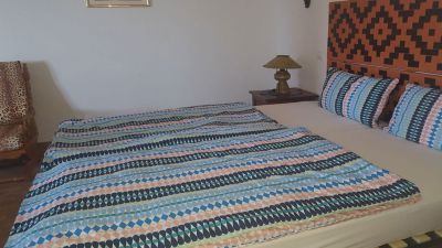 Ferienhaus G-056 Doppelbett von der Seite